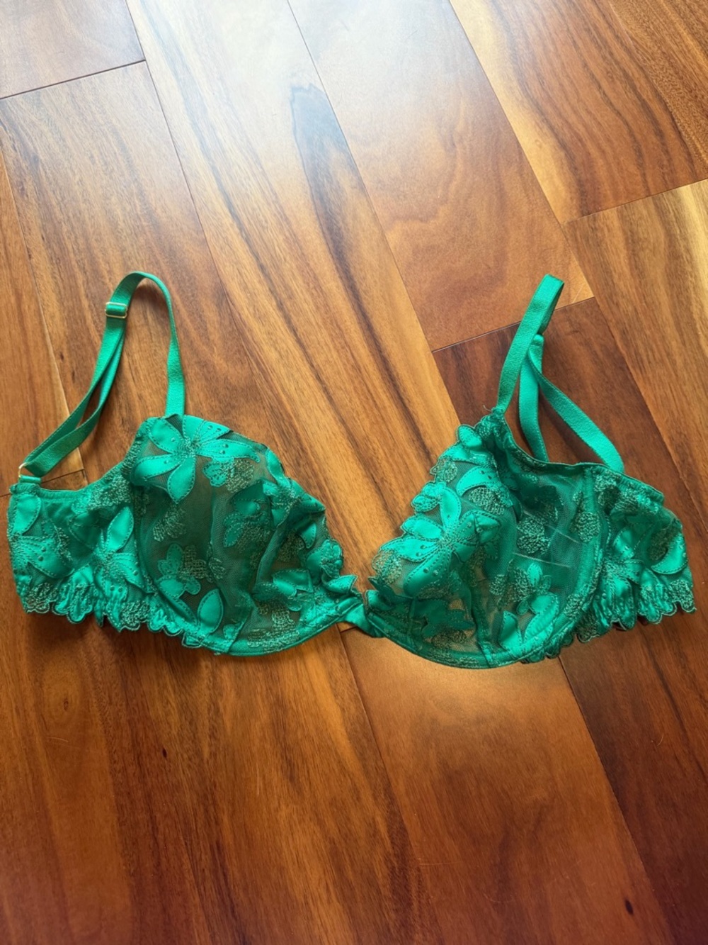 Victoria's Secret Emerald Green Floral Lace Underwire Bra
